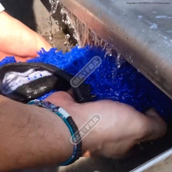Condom Wash - Микрофибърна ръкавица за четки